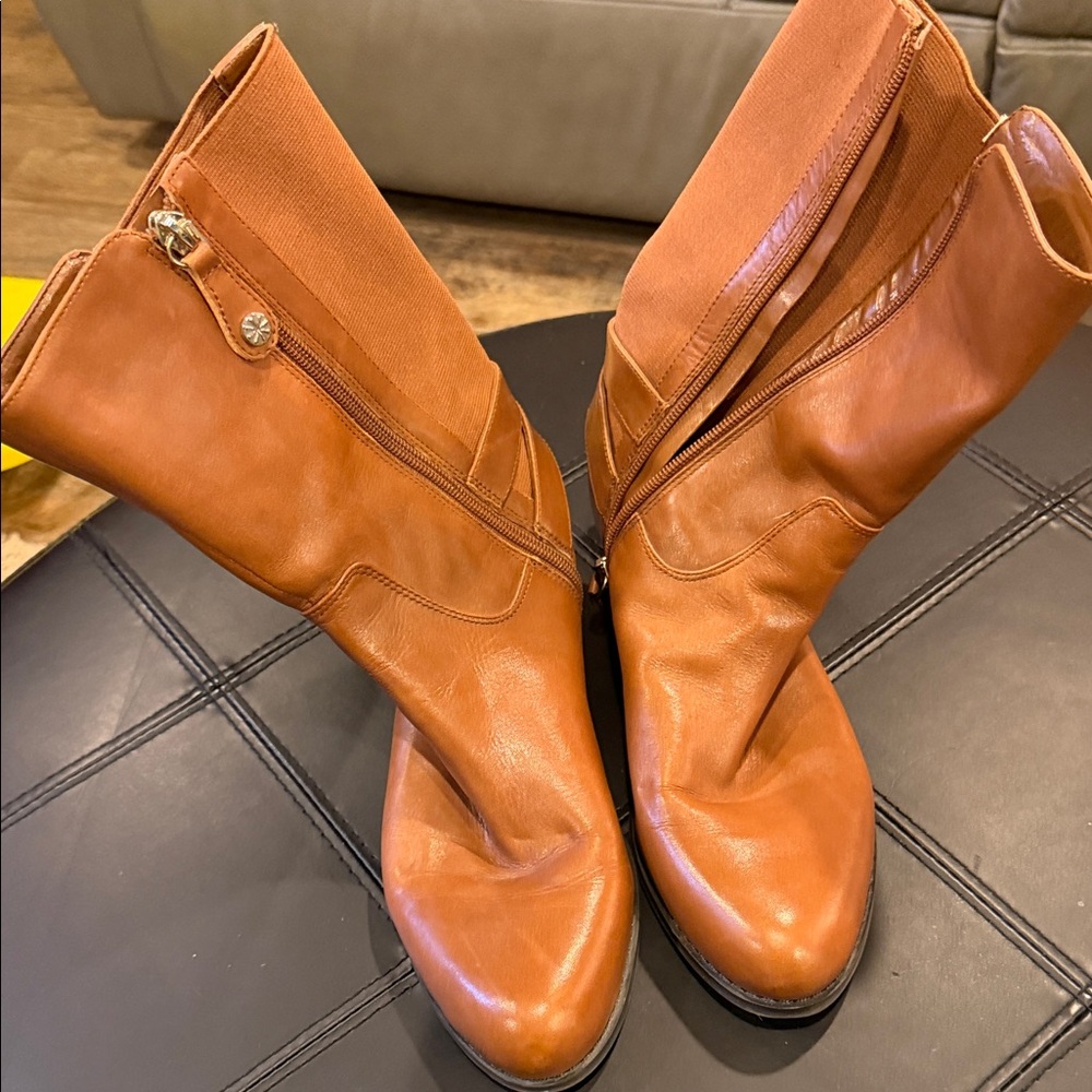 Isaac Mizrahi Camel/Carmel Leather 1 inch Heeled Boots
